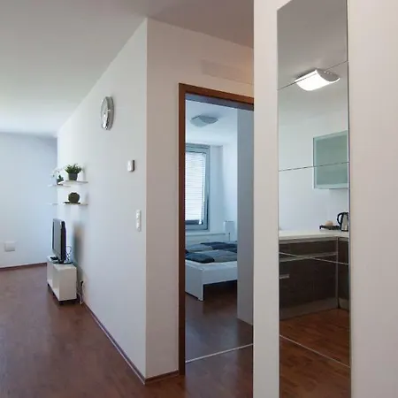 Apartman Juls Next To Football And Hockey Stadium Pozsony