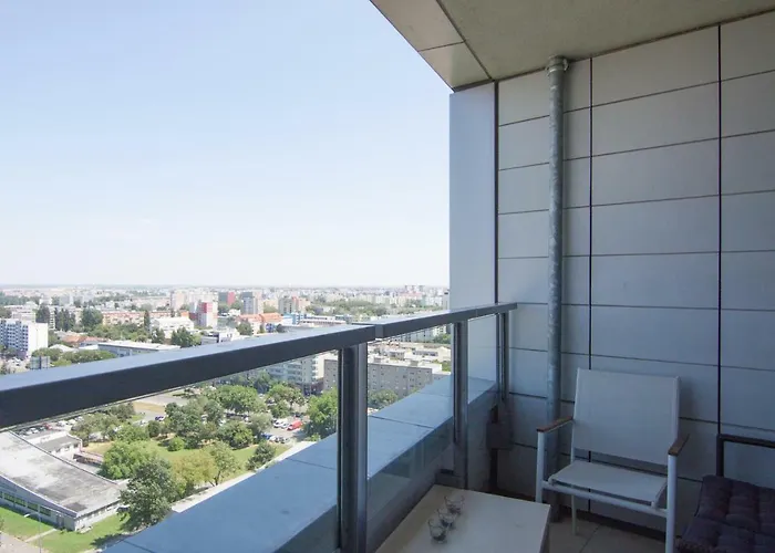 Juls Next To Football And Hockey Stadium Appartement Bratislava