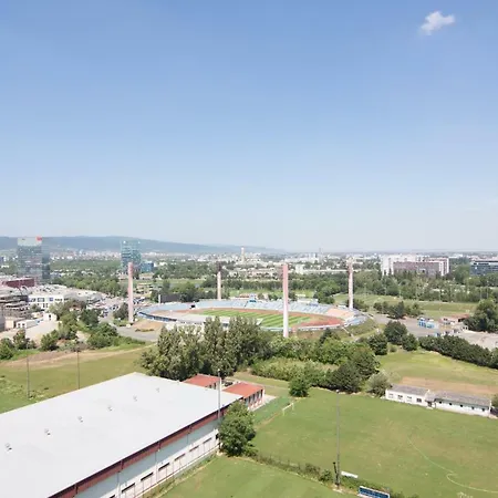 Juls Next To Football And Hockey Stadium شقة