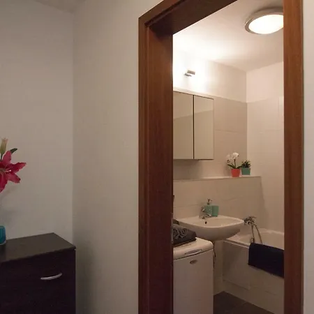 Juls Next To Football And Hockey Stadium Daire